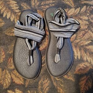 Sanuk Black & White Striped Yoga Sandals